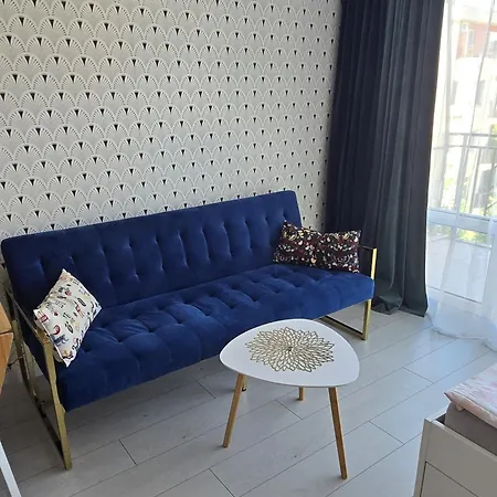 아파트 Boutique Modern Studio, Free Parking, Wi-fi, Tv, Pool View, Garden, Quiet, Security, 15 Min Walk To The Sea 써니비치
