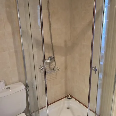 Boutique Modern Studio, Free Parking, Wi-fi, Tv, Pool View, Garden, Quiet, Security, 15 Min Walk To The Sea * 써니비치