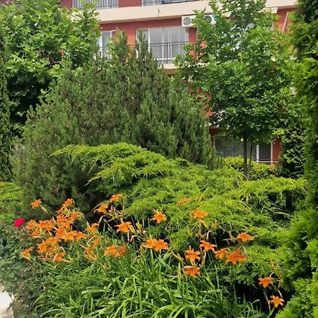 Boutique Modern Studio, Free Parking, Wi-fi, Tv, Pool View, Garden, Quiet, Security, 15 Min Walk To The Sea 아파트 *