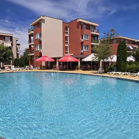 Boutique Modern Studio, Free Parking, Wi-fi, Tv, Pool View, Garden, Quiet, Security, 15 Min Walk To The Sea *